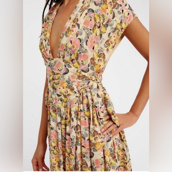 Free People Fitting in Floral Midi Dress - Picture 5 of 9